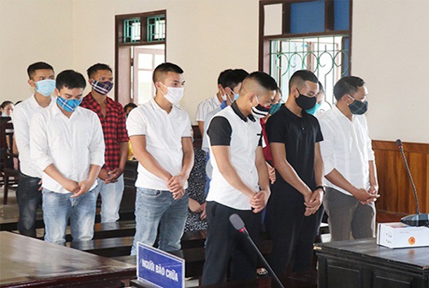 Hà Tĩnh: Lừa trúng thưởng, nhóm đối tượng lĩnh án tù